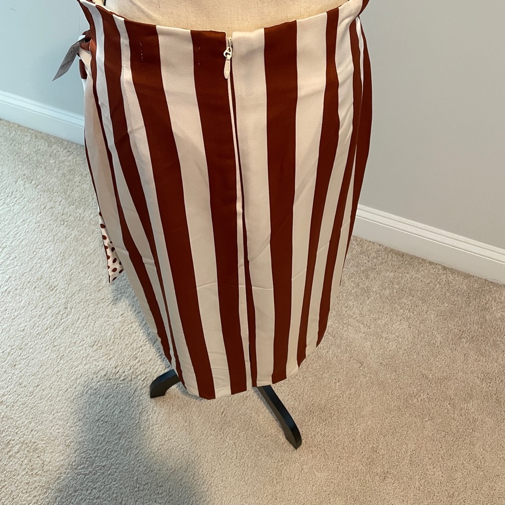 LIMITED EDITION! Collection! Graceful Brown And White Striped Size 10 Skirt! - Picture 3 of 6